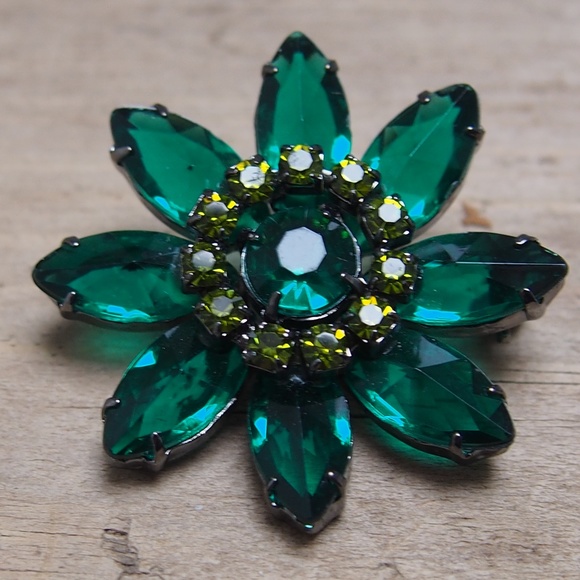 Vintage Jewelry - Green Flower Marquise Crystal & Rhinestone Brooch